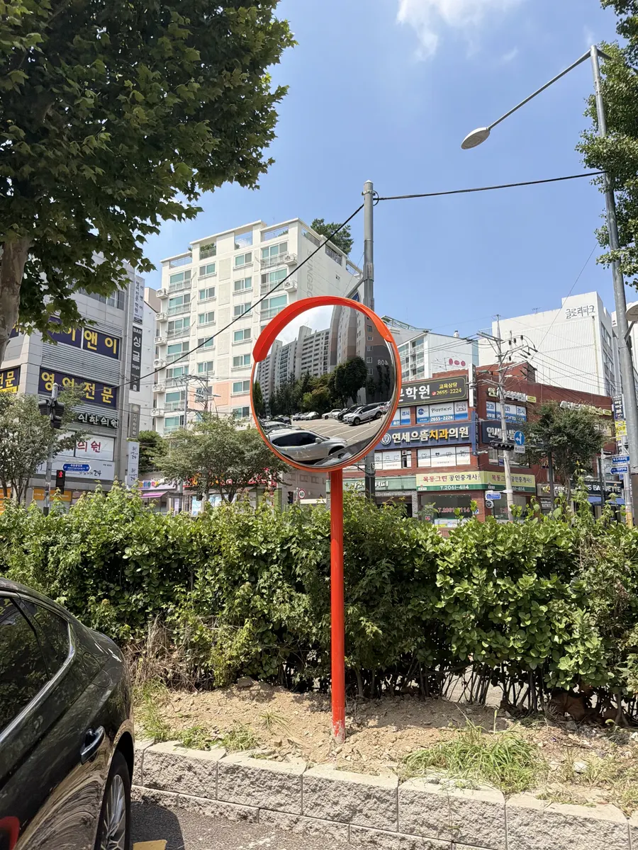 도로변 진입로 아크릴반사경 설치 후